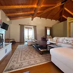 Double View Apartment *