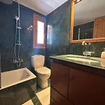 Double View Apartment *